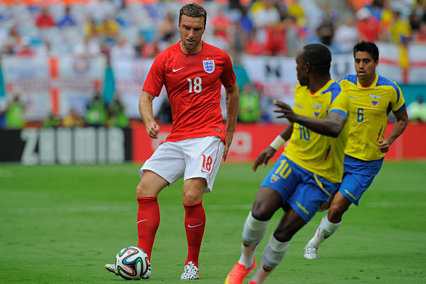 以出色的突 以出色的突